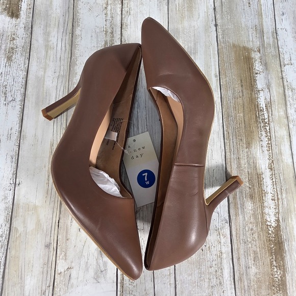 a new day Shoes - A New Day Brown Pointed Toe Stiletto Heel Pumps Womens Size 7W NEW
